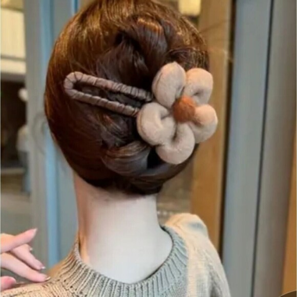 Tan brown flower clip Handmade large flower hair clip - Picture 1 of 3
